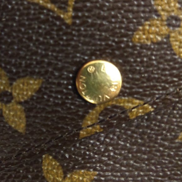 Louis Vuitton Sarah Monogram Wallet - Picture 16 of 16